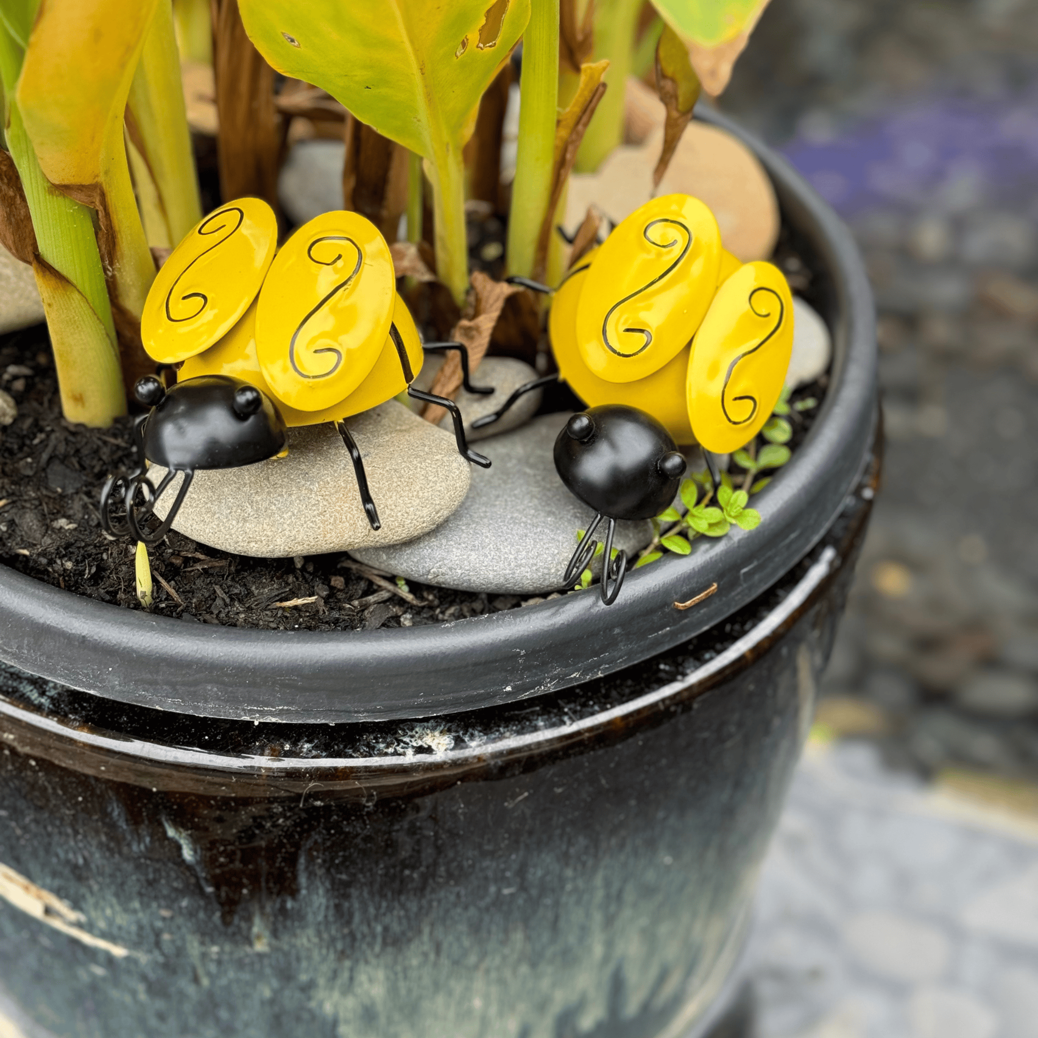 Decorative Metal Bees, Indoor or outdoor Garden Art Bumble Bee Art Set 4 Metal Bumblebee Decor