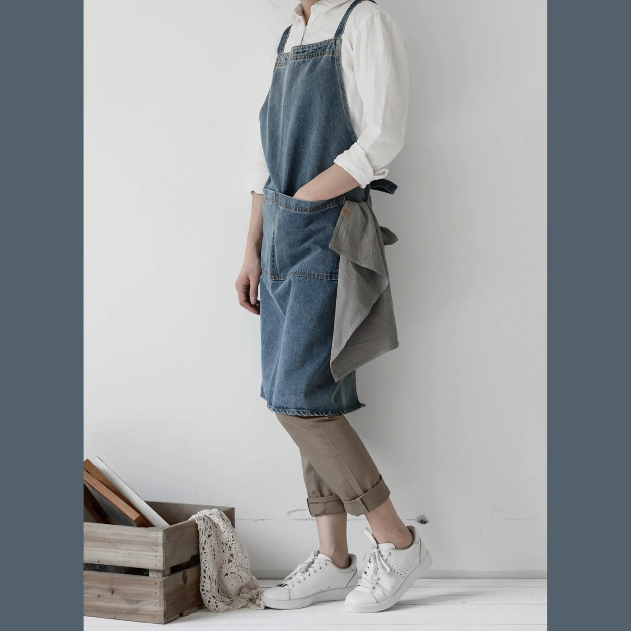 Denim Apron for Women and Men - Adjustable Cross-over Straps with Pockets, Suitable for Florist, Kitchen, Tools etc. Apron