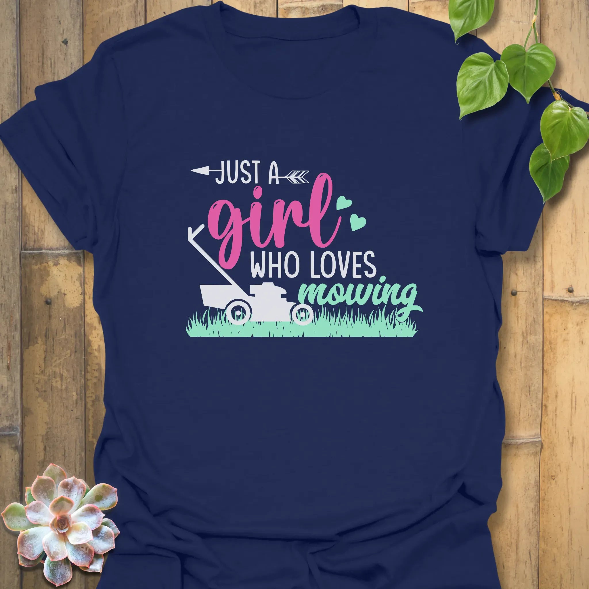 Just a Girl Who Loves Lawnmowers – T-shirt Navy / S T-Shirt