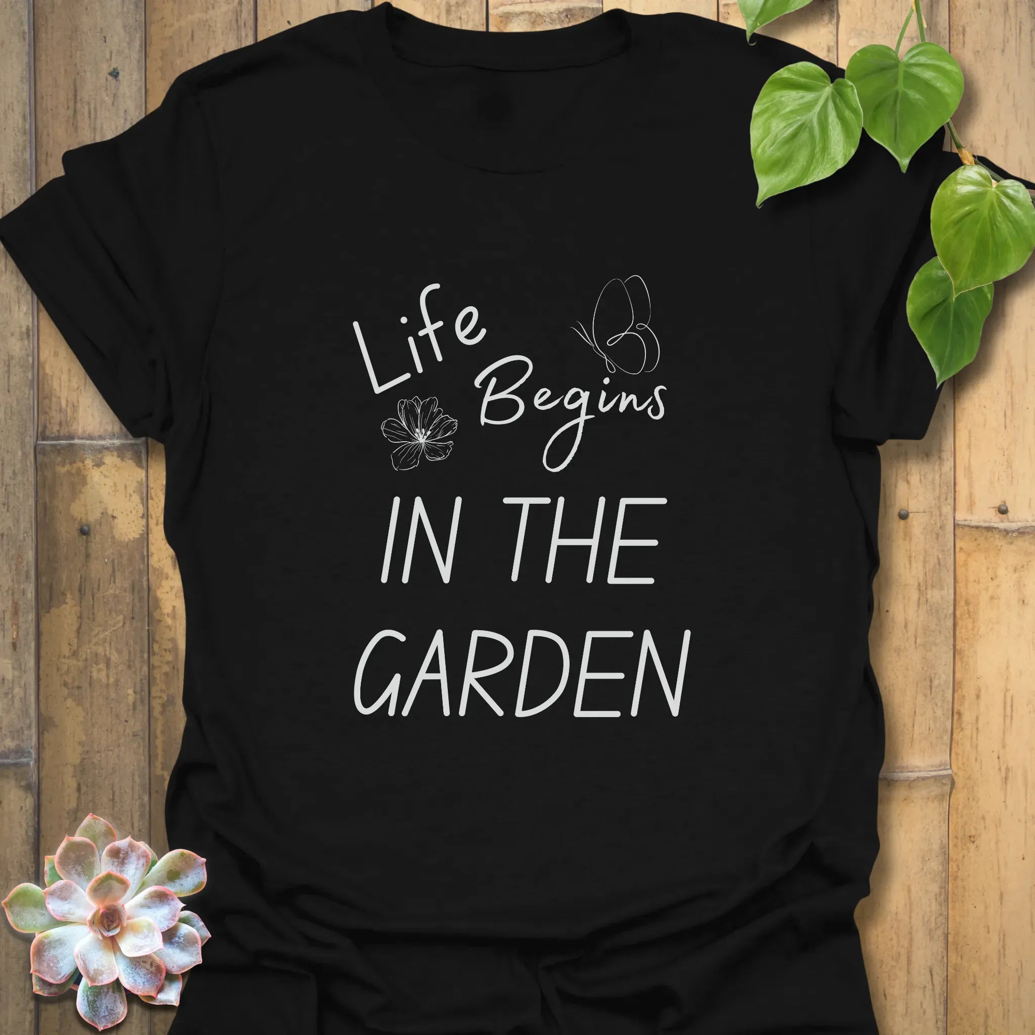 Life Begins in the Garden – T-shirt Black / S T-Shirt