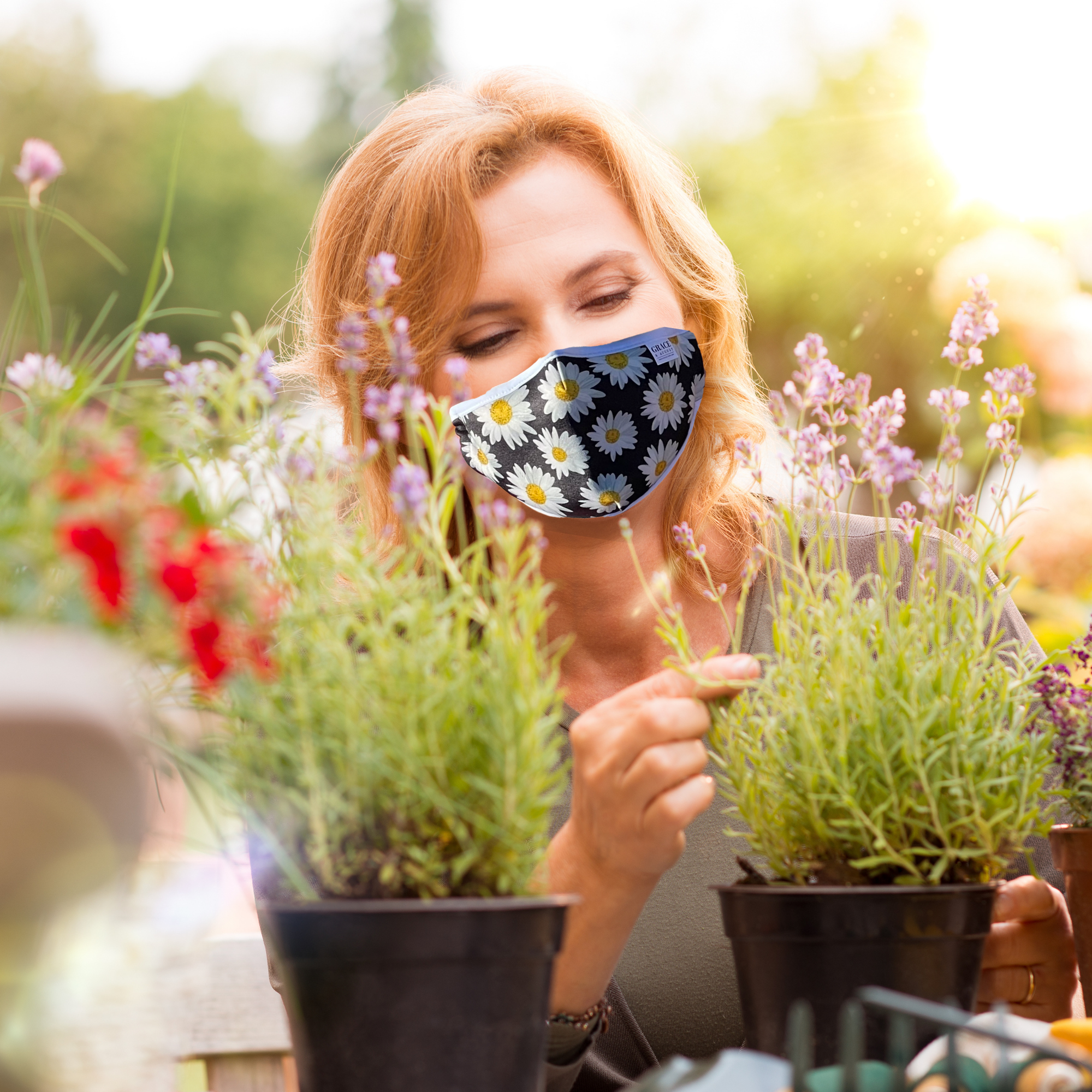Reusable Fabric Face Mask - with nose wire, Filter Pocket and two 2.5 Filters- Daisy Fun