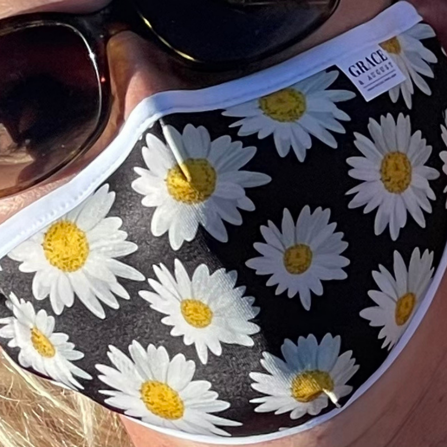 Reusable Fabric Face Mask - with nose wire, Filter Pocket and two 2.5 Filters- Daisy Fun