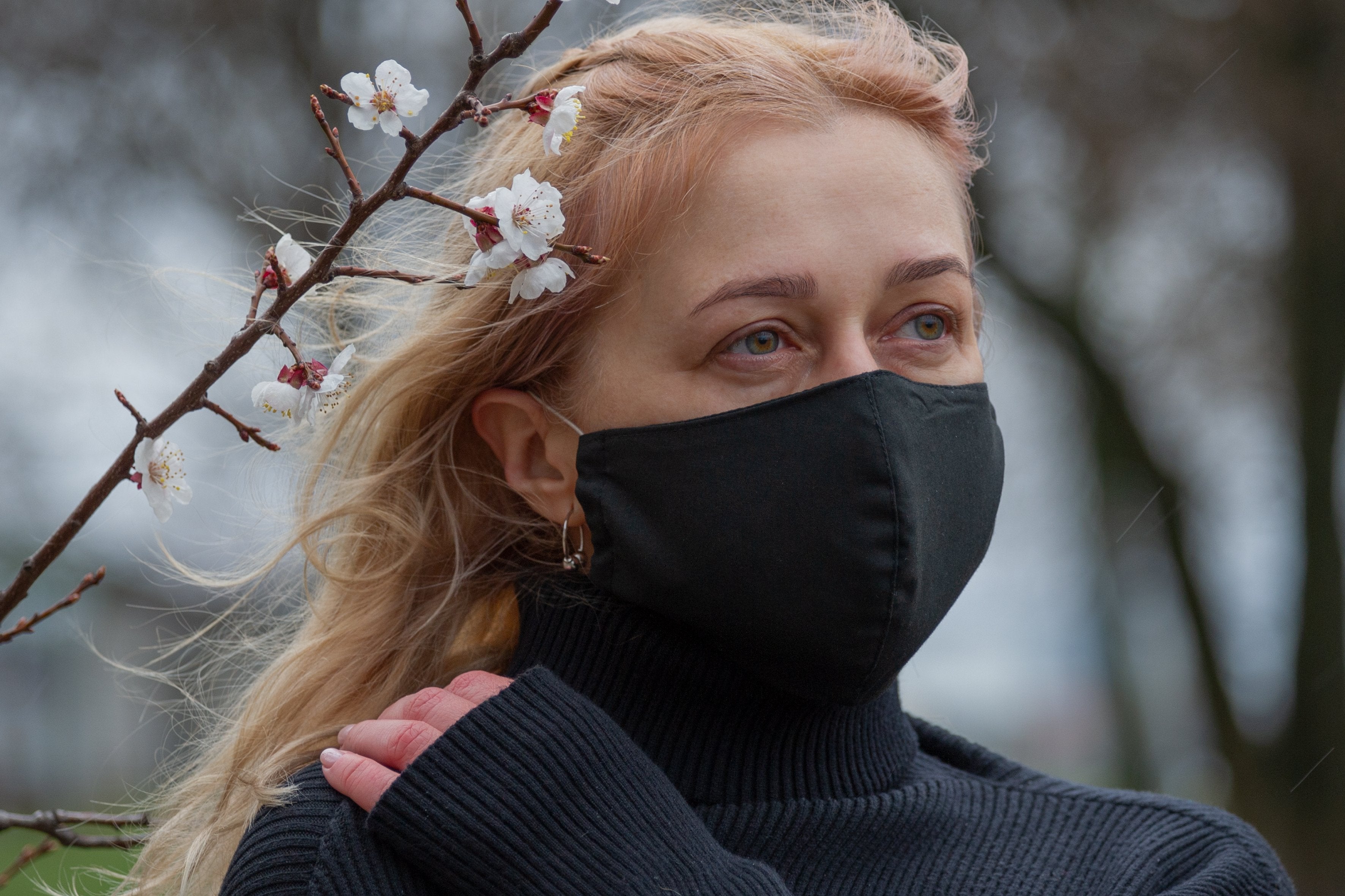 Reusable Fabric  Face Mask - with nose wire, Filter Pocket and two 2.5 Filters- Black Large