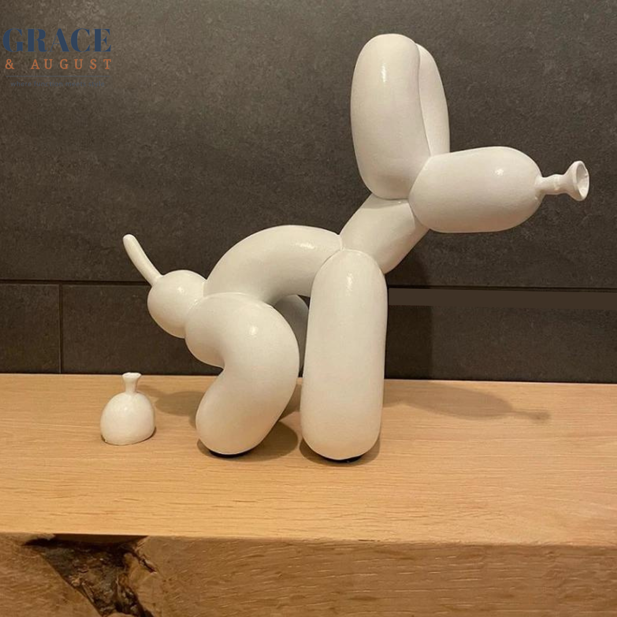 white balloon dog