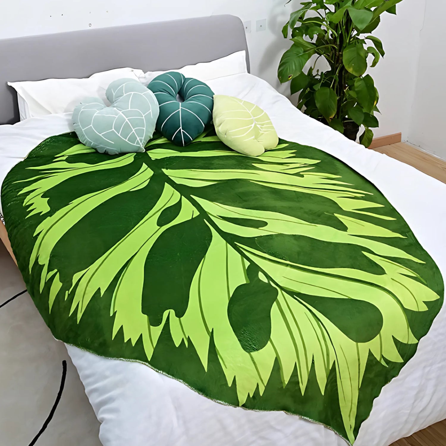 Giant leaf throw blanket