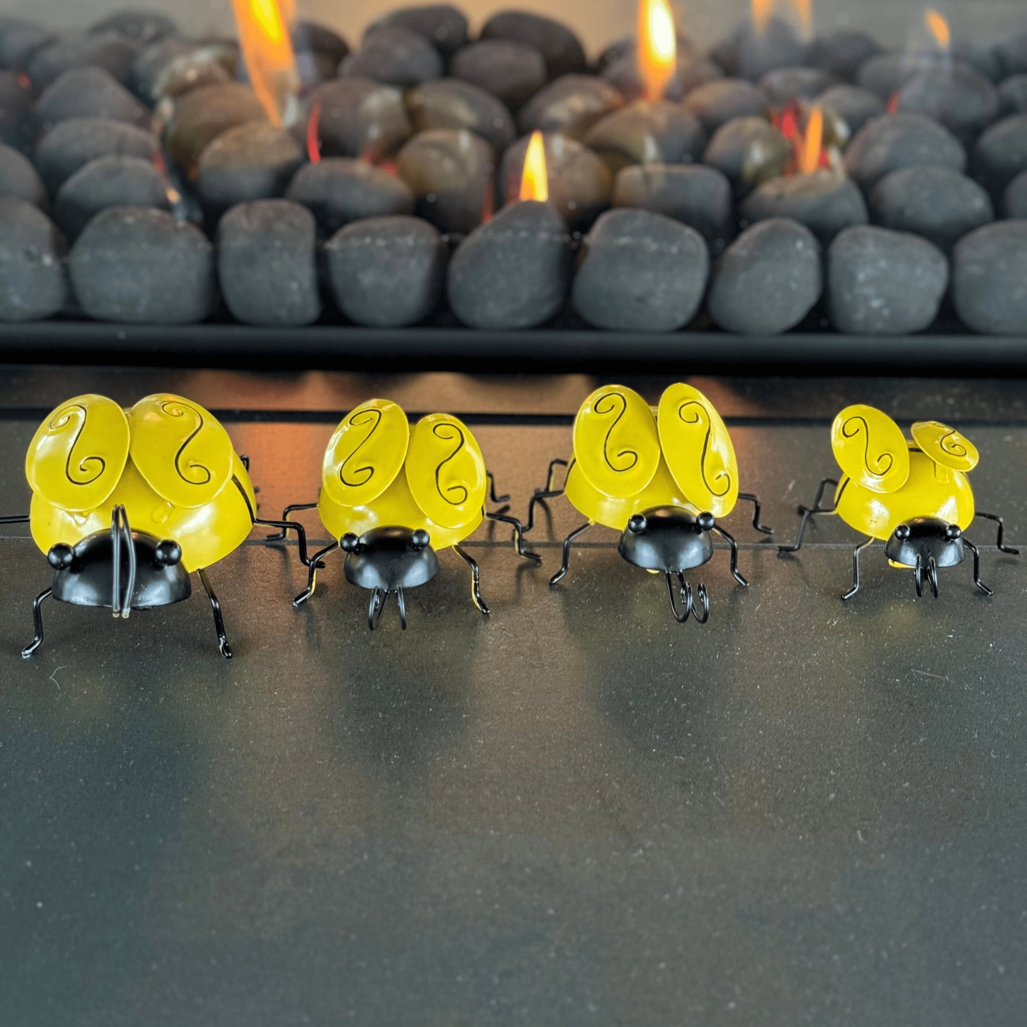 Decorative Metal Bees, Indoor or outdoor Garden Art Bumble Bee Art Set 4 Metal Bumblebee Decor