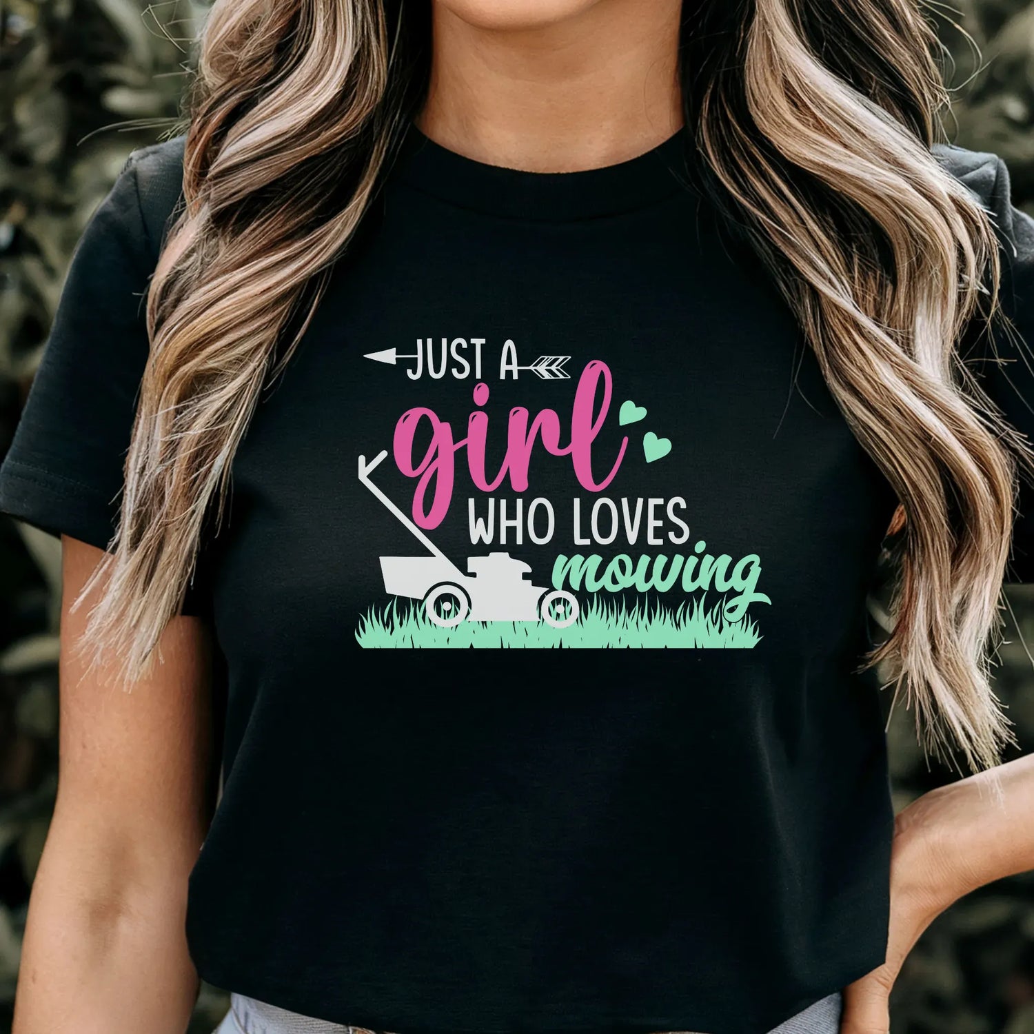 Just a Girl Who Loves Lawnmowers – T-shirt Black / S T-Shirt