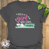 Just a Girl Who Loves Lawnmowers – T-shirt Charcoal / S T-Shirt