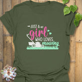 Just a Girl Who Loves Lawnmowers – T-shirt Military Green / S T-Shirt