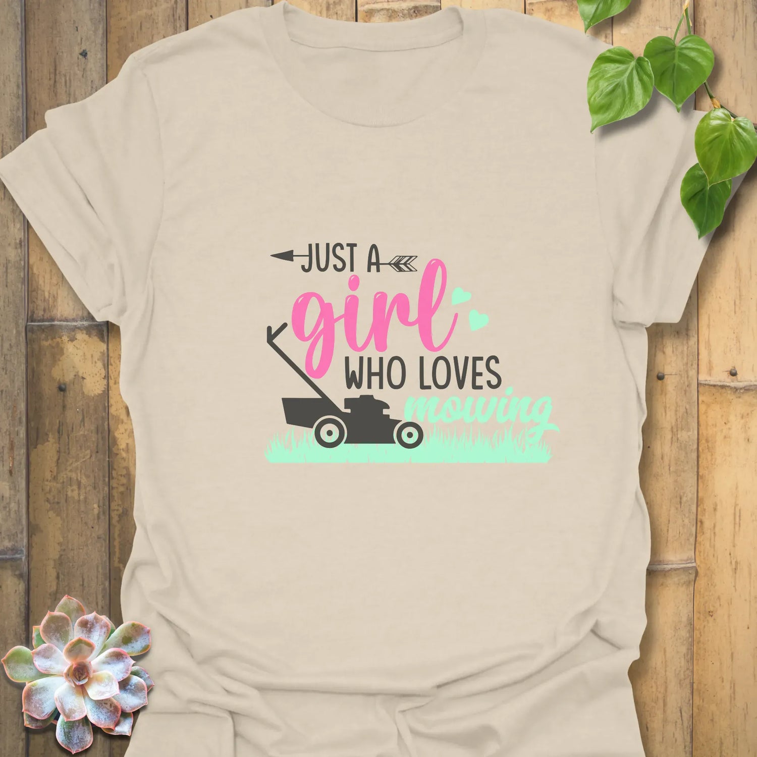 Just a Girl Who Loves Lawnmowers – T-shirt Natural / S T-Shirt