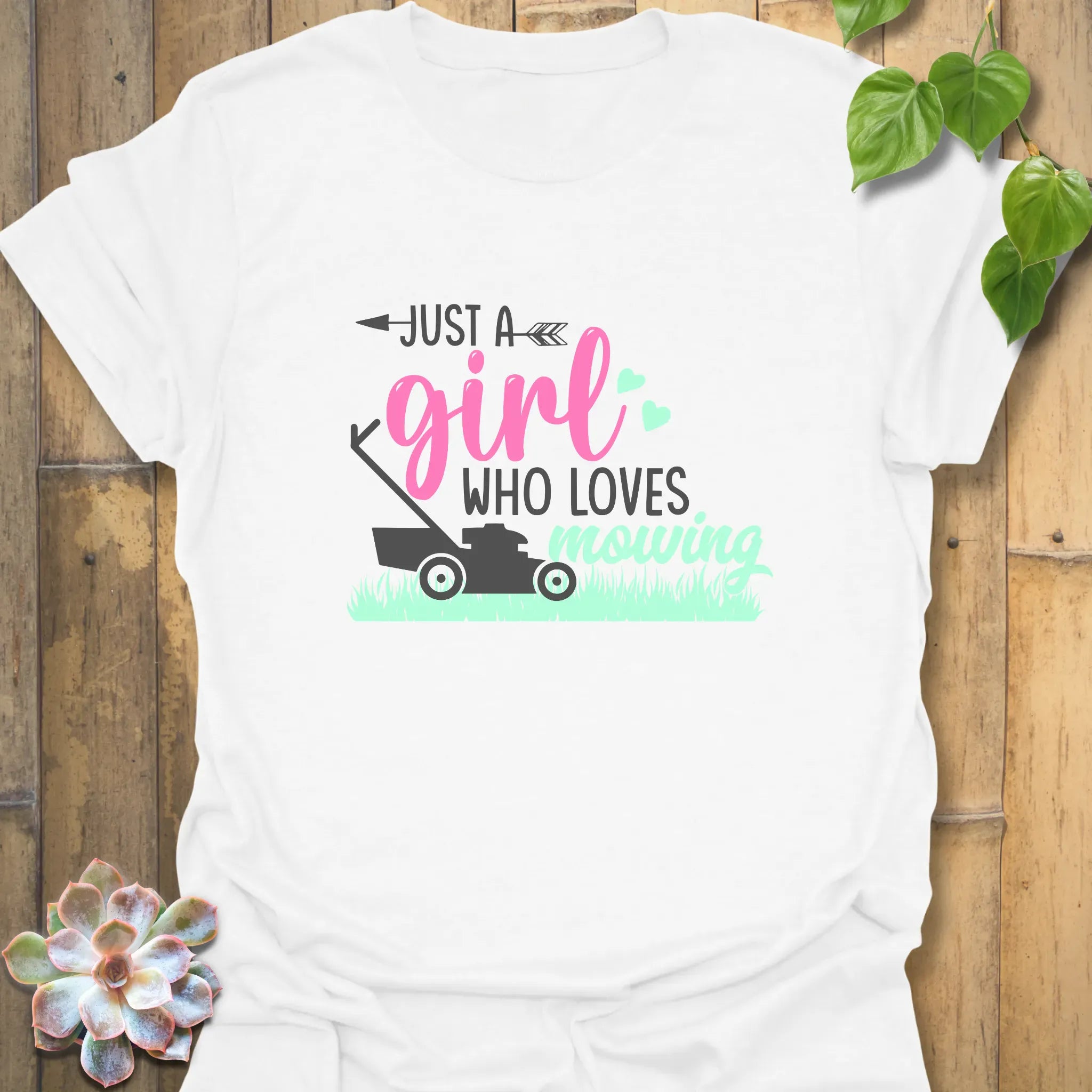 Just a Girl Who Loves Lawnmowers – T-shirt White / S T-Shirt