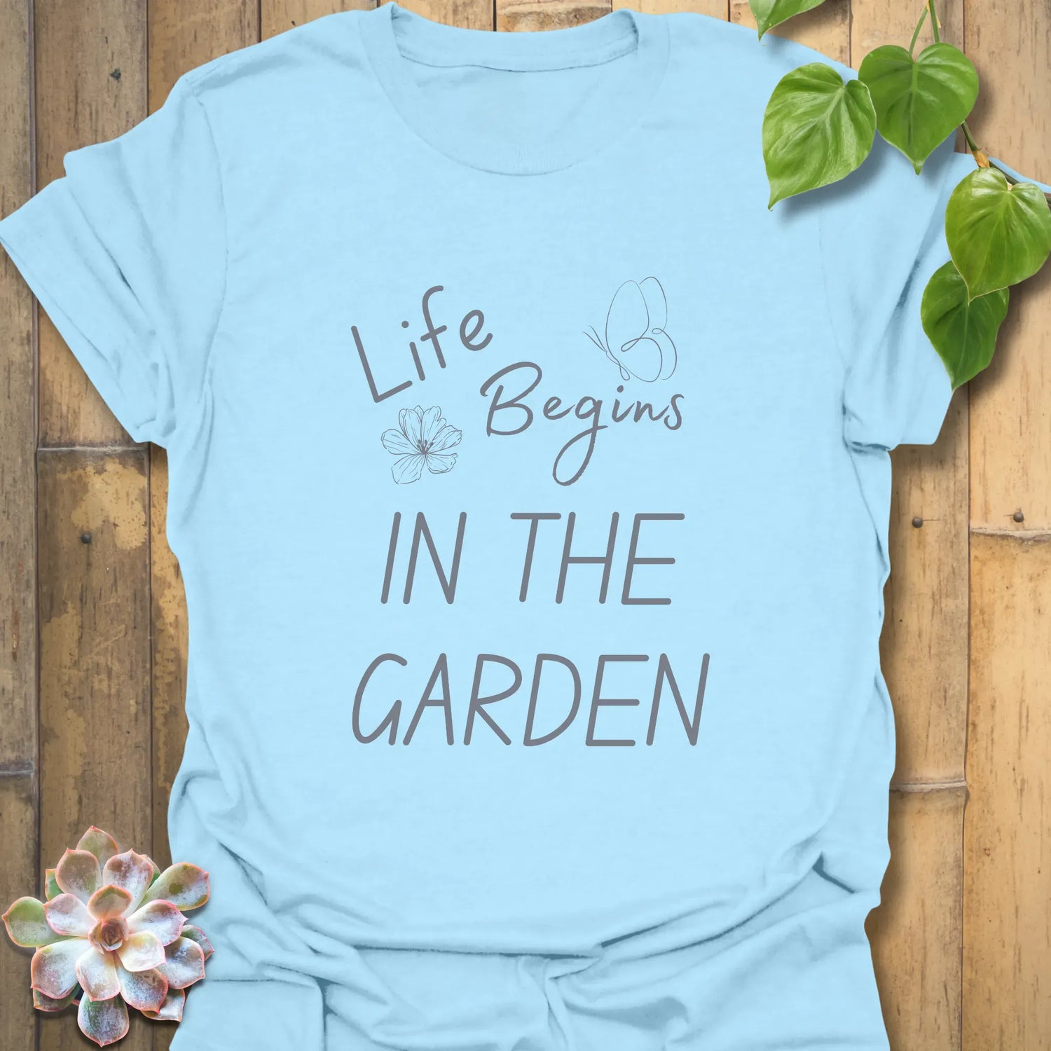 Life Begins in the Garden – T-shirt Light Blue / S T-Shirt