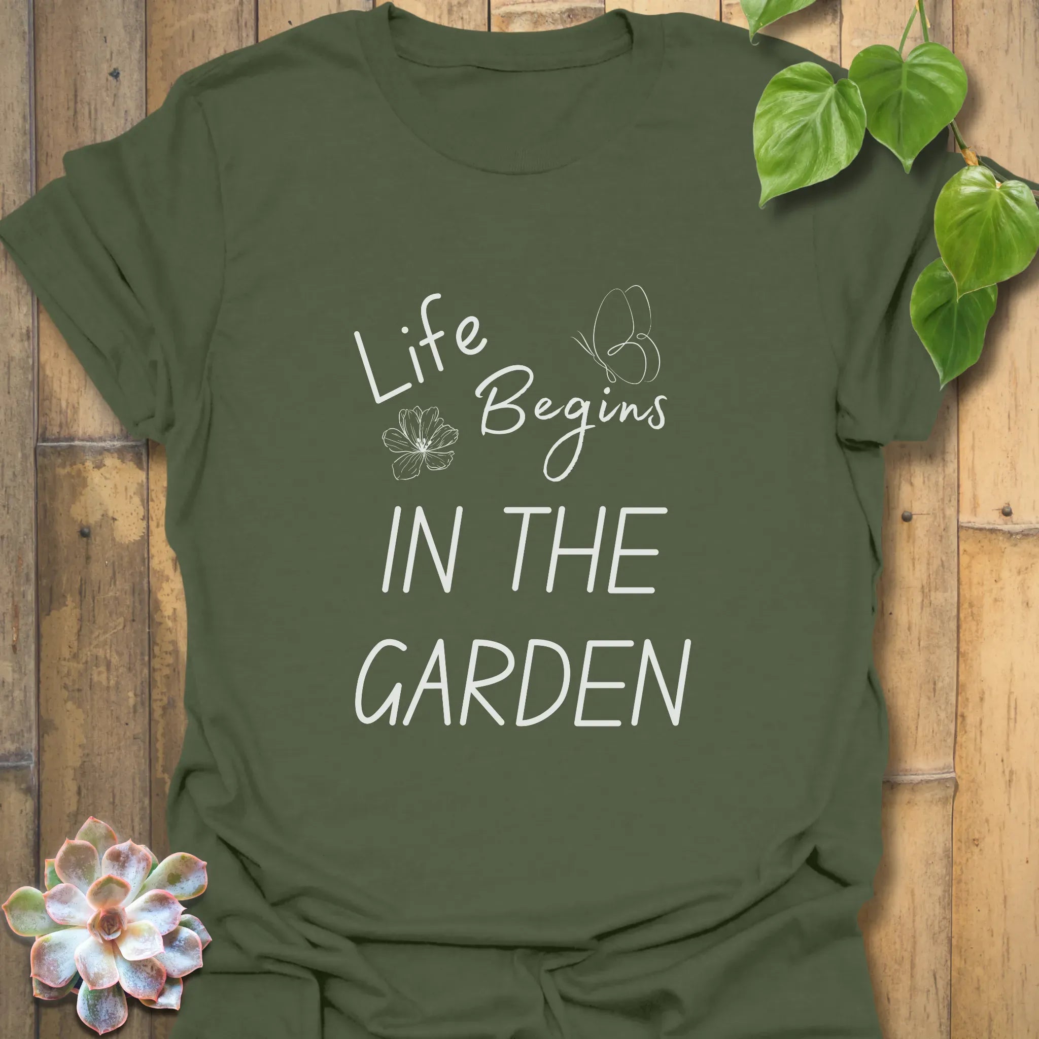Life Begins in the Garden – T-shirt Military Green / S T-Shirt
