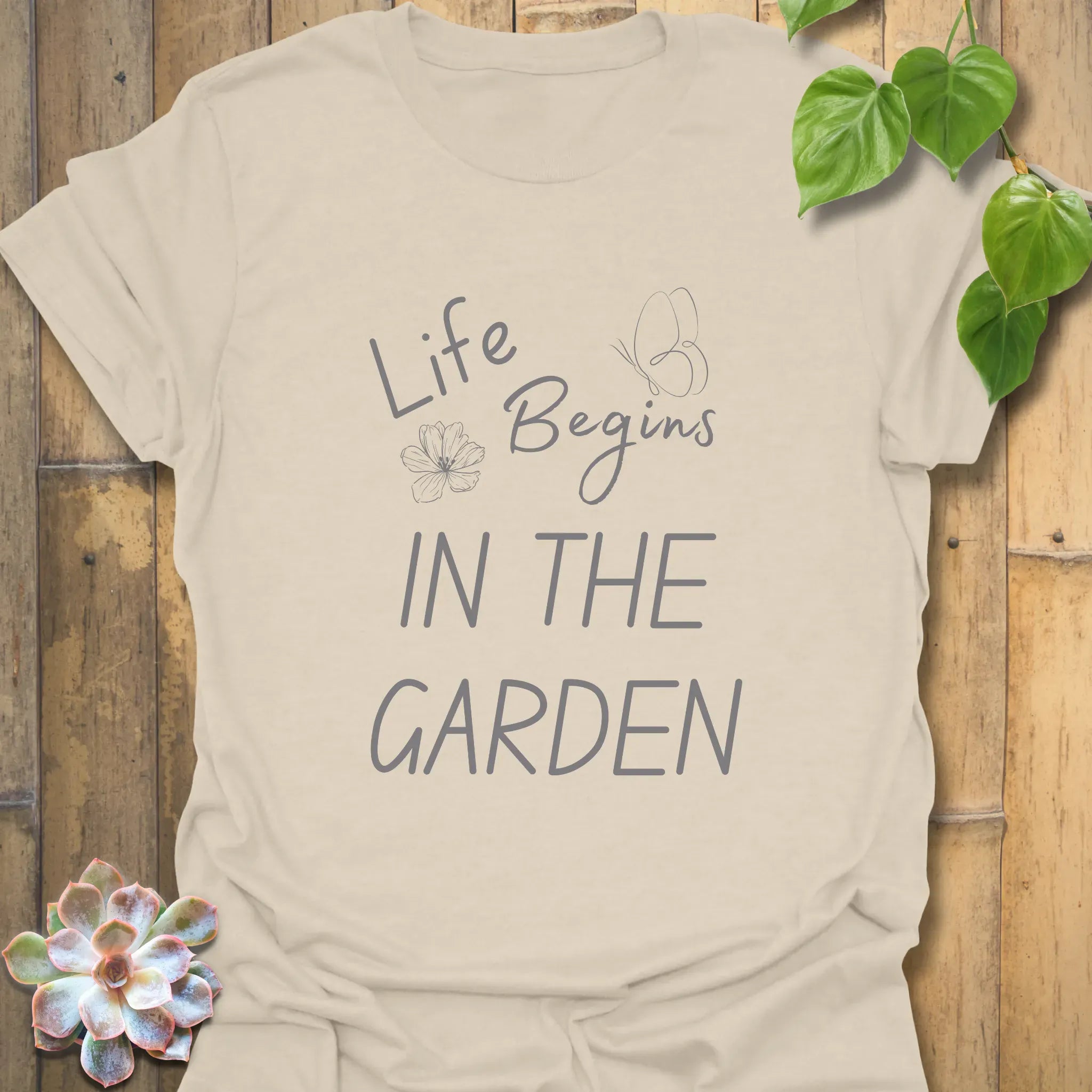 Life Begins in the Garden – T-shirt Natural / S T-Shirt